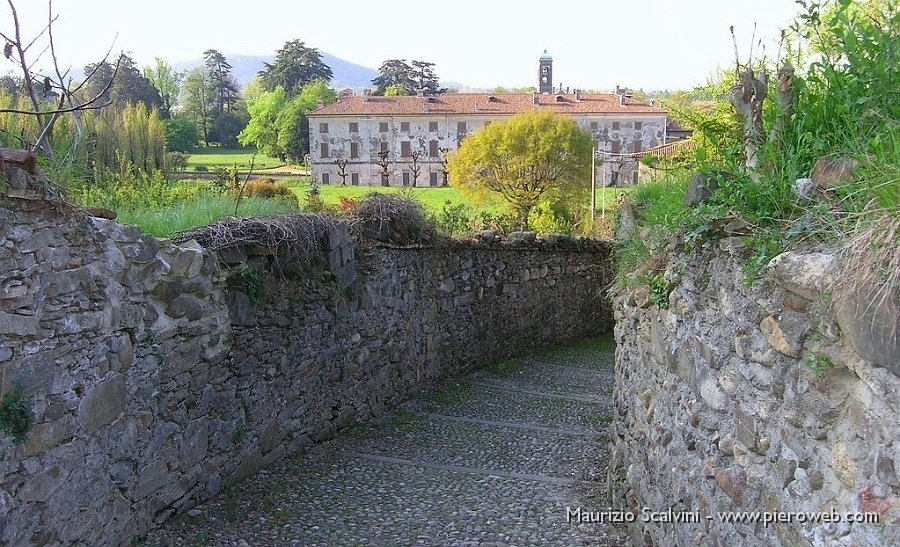 12 La scalinata e Villa Agliardi.JPG